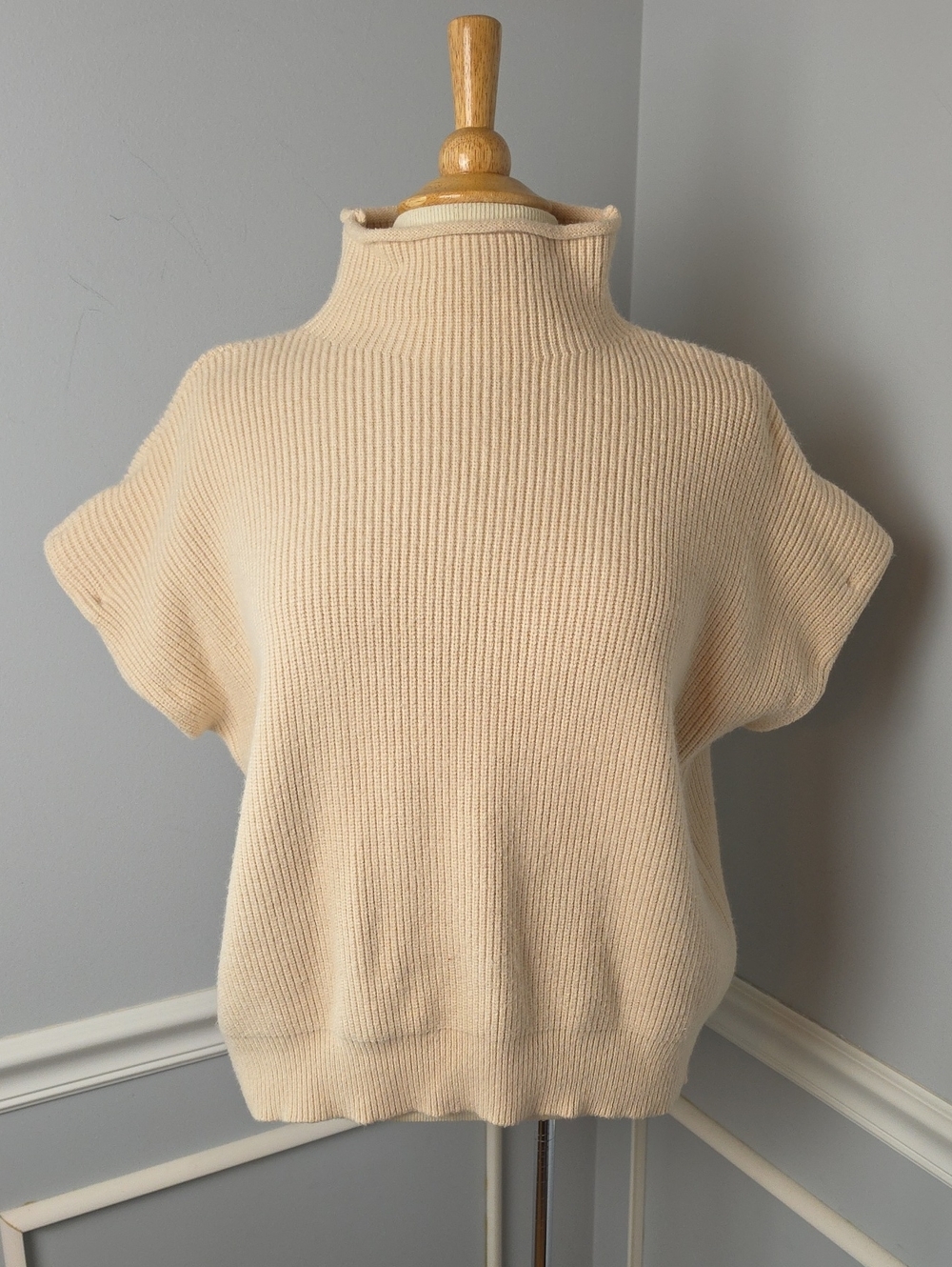 CZ COLLECTION BY CEZELE Sweater Vest Ribbed Roll Neck Ivory Shoulder Pad Knit L